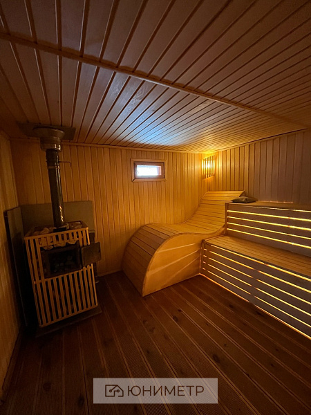 Дом 99.4 м² на участке 8.3 сот.