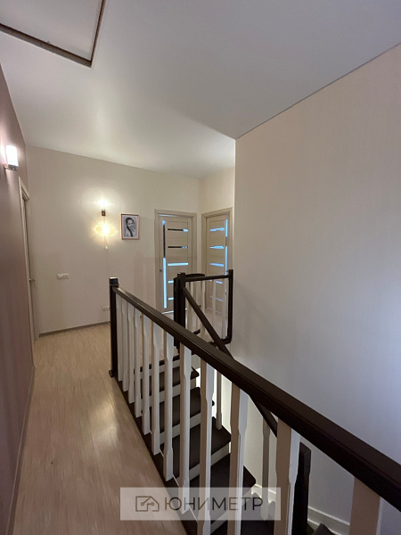 Дом 99.4 м² на участке 8.3 сот.