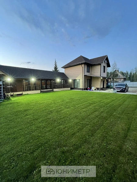 Дом 99.4 м² на участке 8.3 сот.