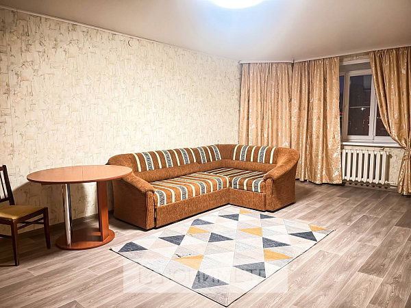2-к. кв. 57.3 м² 2/12 эт.