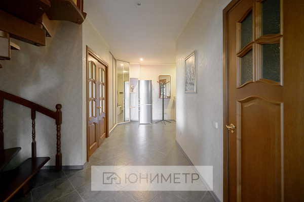 3-к. кв. 156.3 м² 5/5 эт.