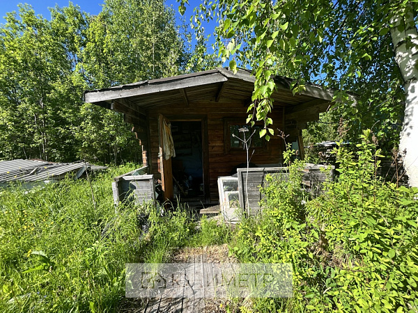 Дача 16 м² на участке 10 сот.